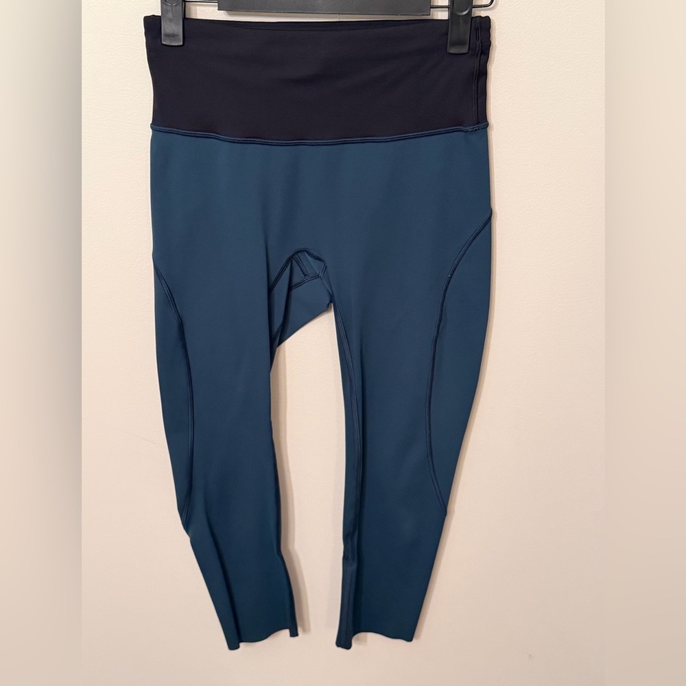 💗 Lululemon Run The Day Raw Edge Tights 21” Inseam In Size 4 Teal And Black